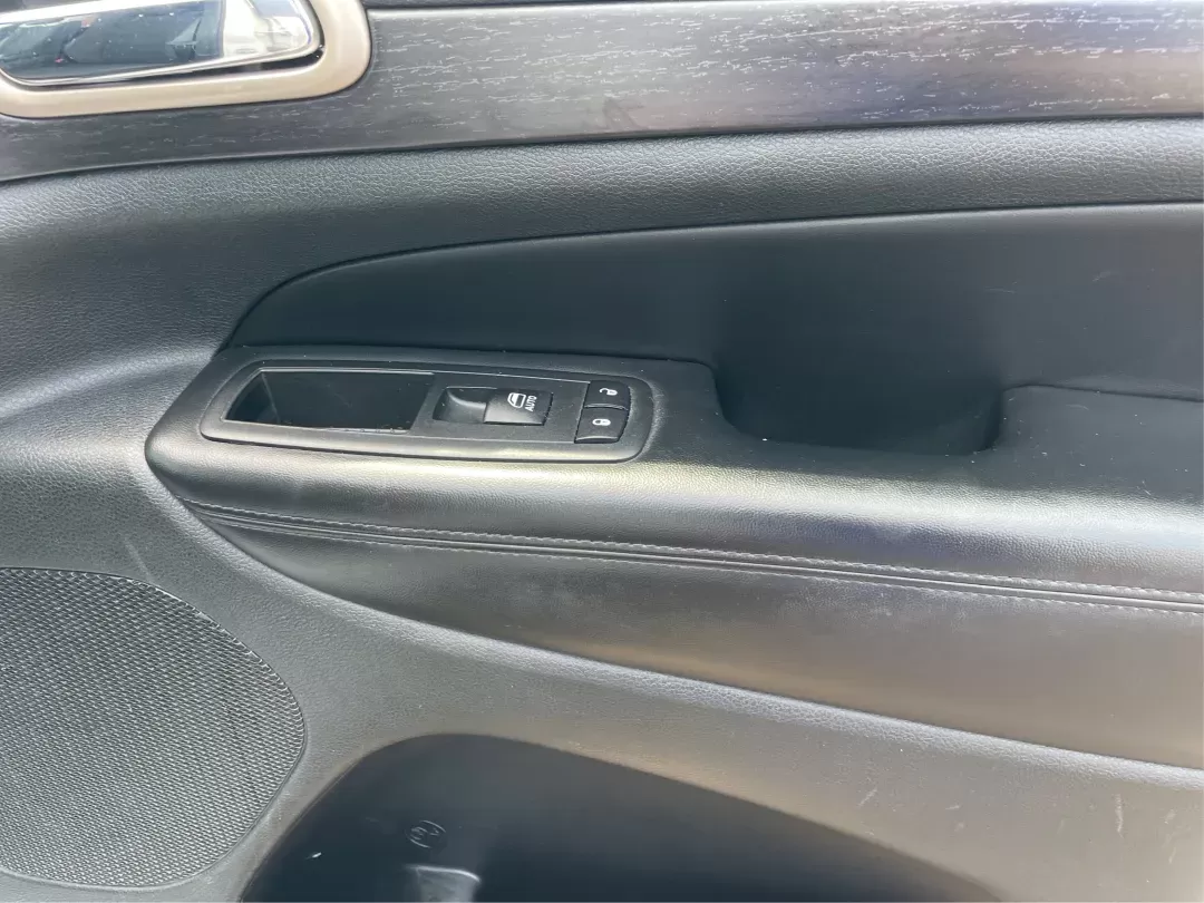 2014 Jeep Grand Cherokee Laredo (1C4RJFAGXEC) with an 3.6L V-6 DOHC engine, located at 880 E. National Road, Vandalia, OH, 45377, (937) 908-9800, 39.891918, -84.183594 - 2014 Jeep Grand Cherokee Laredo - Photo#19
