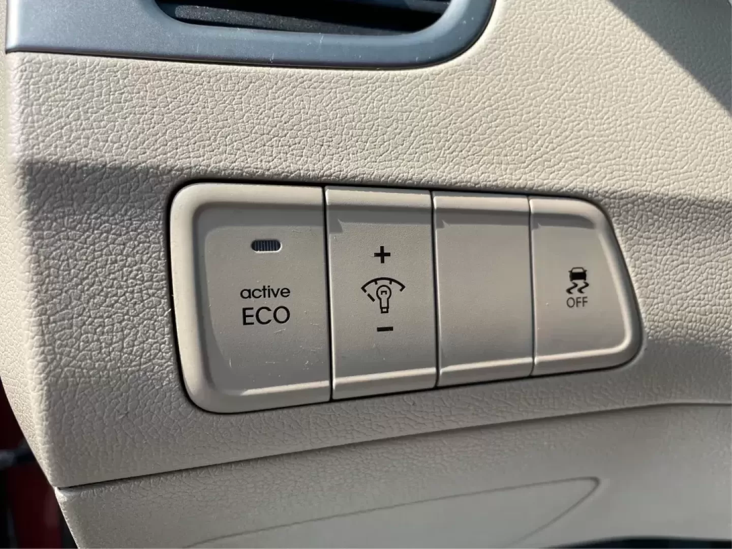 2016 Hyundai Elantra Value Edition (5NPDH4AE8GH) with an Nu 1.8L I-4 DOHC engine, located at 1099 N County Rd 25A, Troy, OH, 45373, (937) 908-9800, 40.057079, -84.212883 - 2016 Hyundai Elantra Value Edition - Photo#16