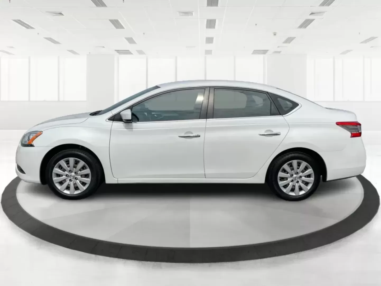 2014 Nissan Sentra S (3N1AB7AP8EL) with an 1.8L I-4 DOHC engine, located at 1951 S Dayton Lakeview Rd., New Carlisle, OH, 45344, (937) 908-9800, 39.890999, -84.050255 - 2014 Nissan Sentra S - Photo#5