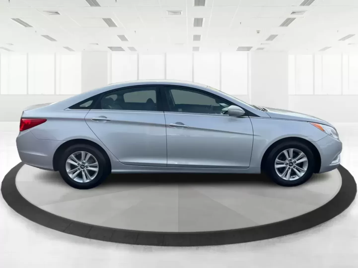 2013 Hyundai Sonata GLS (5NPEB4AC1DH) with an 2.4L I-4 gasoline direct injection engine, located at 8750 N County Rd 25A, Piqua, OH, 45356, (937) 908-9800, 40.164391, -84.232513 - Photo#1