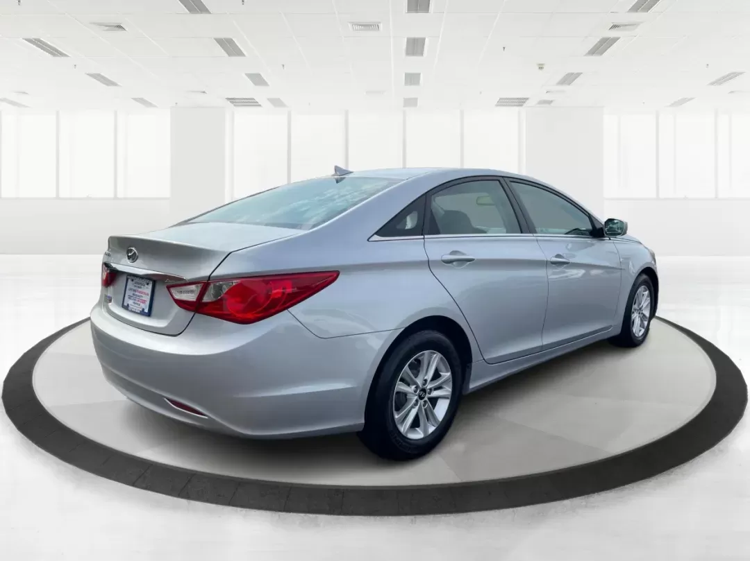 2013 Hyundai Sonata GLS (5NPEB4AC1DH) with an 2.4L I-4 gasoline direct injection engine, located at 8750 N County Rd 25A, Piqua, OH, 45356, (937) 908-9800, 40.164391, -84.232513 - Photo#2