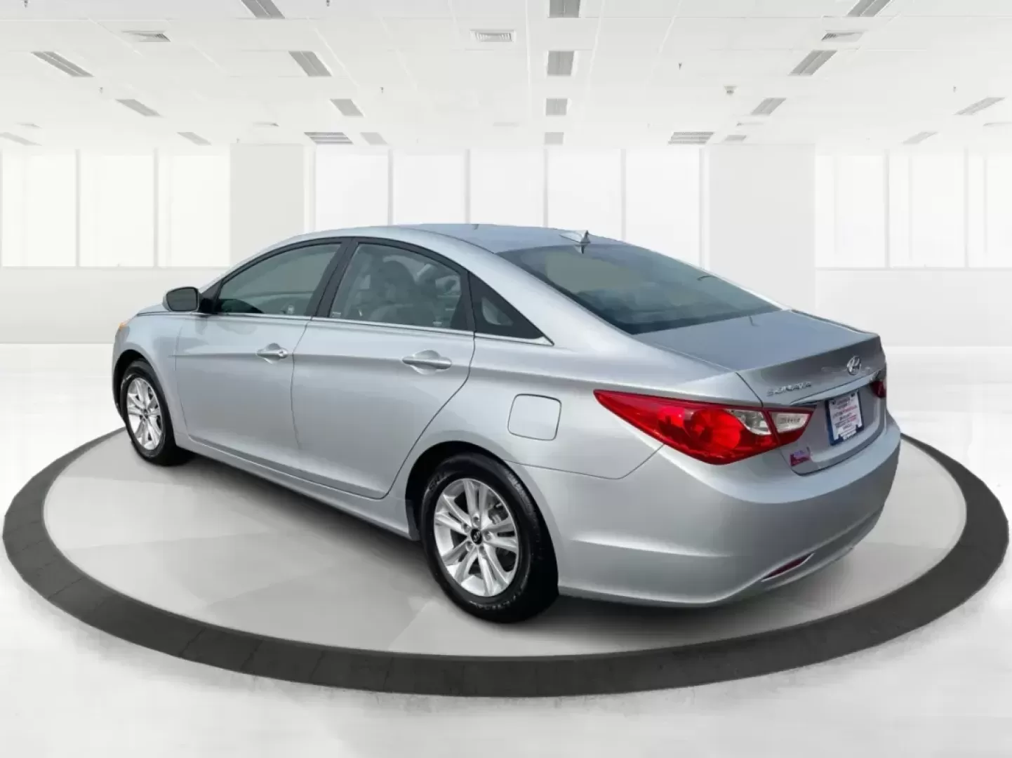 2013 Hyundai Sonata GLS (5NPEB4AC1DH) with an 2.4L I-4 gasoline direct injection engine, located at 8750 N County Rd 25A, Piqua, OH, 45356, (937) 908-9800, 40.164391, -84.232513 - Photo#4