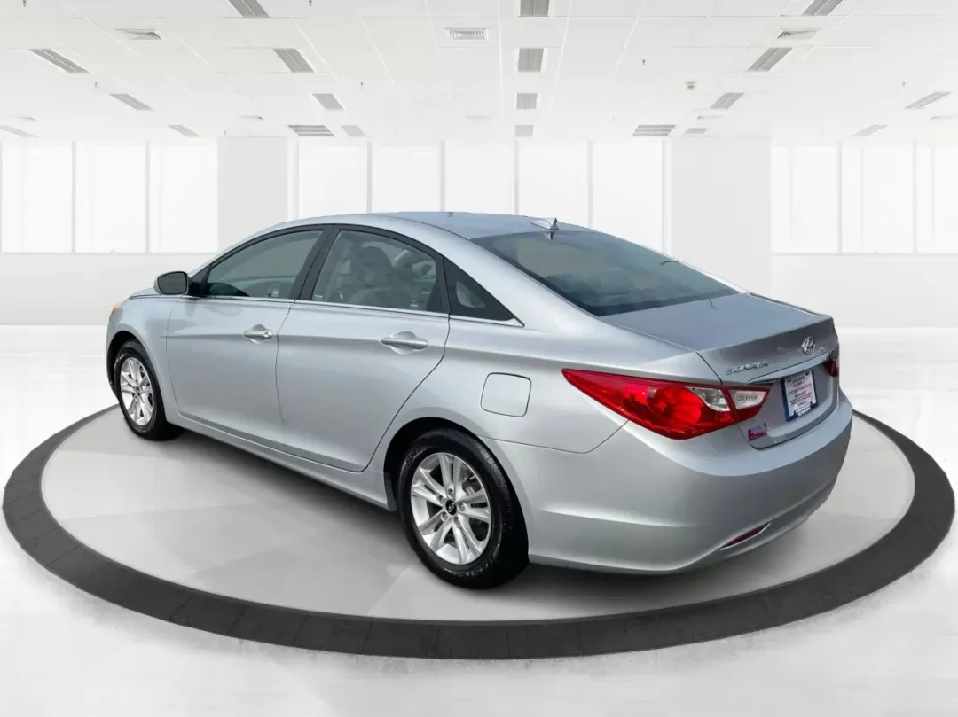 2013 Hyundai Sonata GLS (5NPEB4AC1DH) with an 2.4L I-4 gasoline direct injection engine, located at 8750 N County Rd 25A, Piqua, OH, 45356, (937) 908-9800, 40.164391, -84.232513 - Photo#4