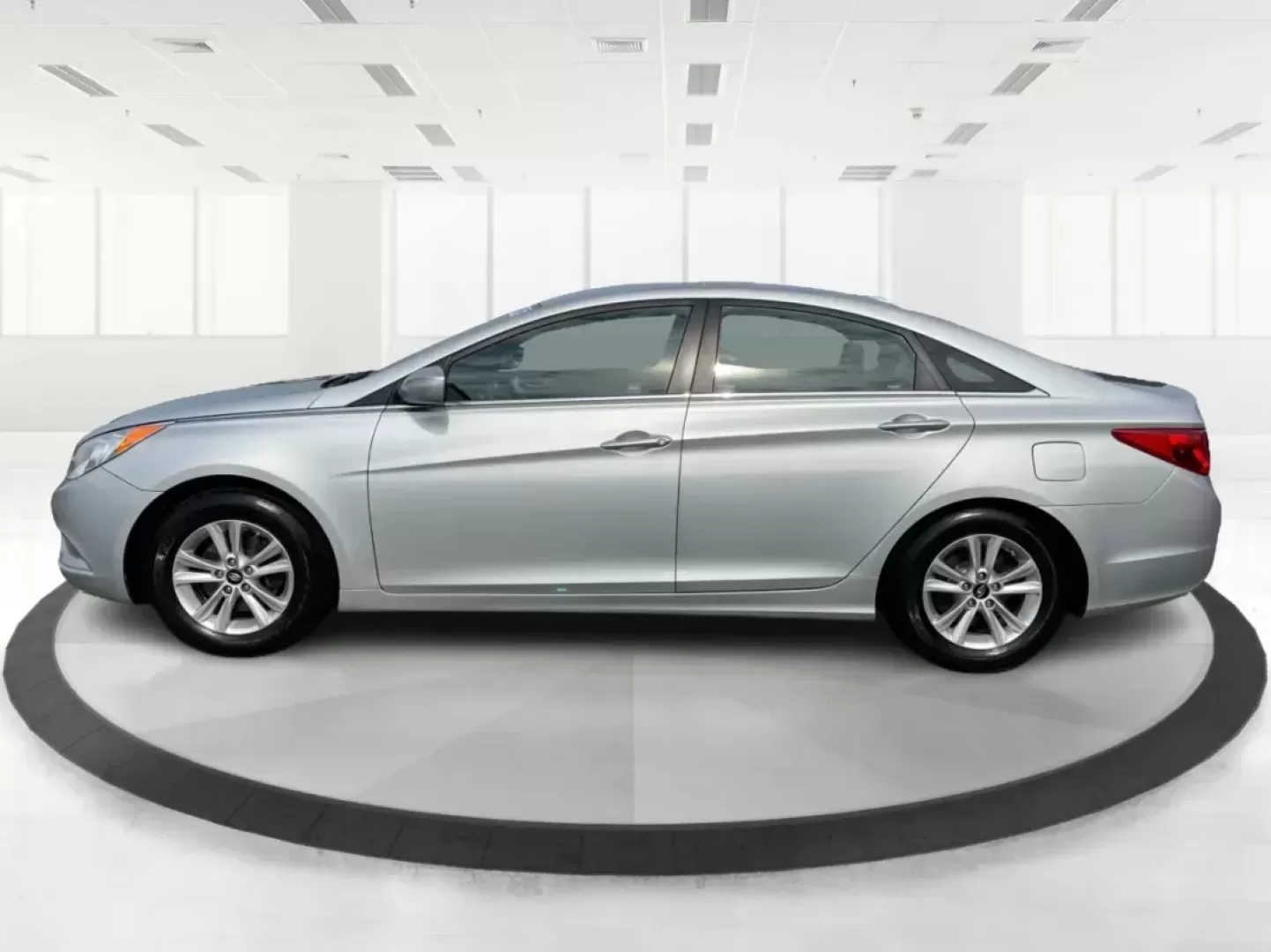 2013 Hyundai Sonata GLS (5NPEB4AC1DH) with an 2.4L I-4 gasoline direct injection engine, located at 8750 N County Rd 25A, Piqua, OH, 45356, (937) 908-9800, 40.164391, -84.232513 - Photo#5