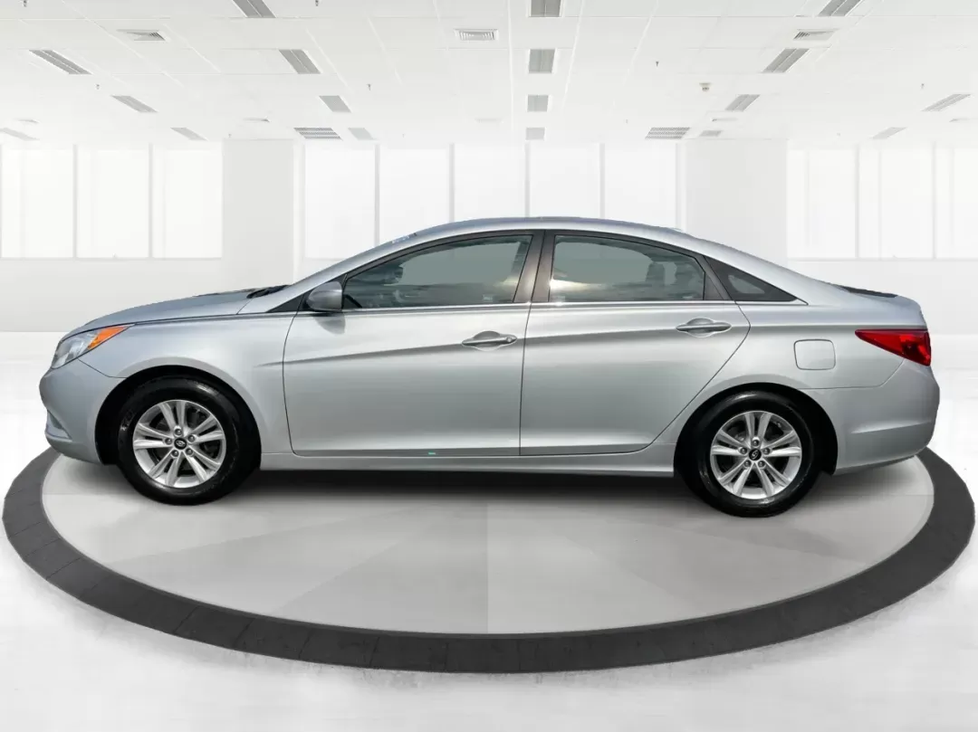 2013 Hyundai Sonata GLS (5NPEB4AC1DH) with an 2.4L I-4 gasoline direct injection engine, located at 8750 N County Rd 25A, Piqua, OH, 45356, (937) 908-9800, 40.164391, -84.232513 - Photo#5