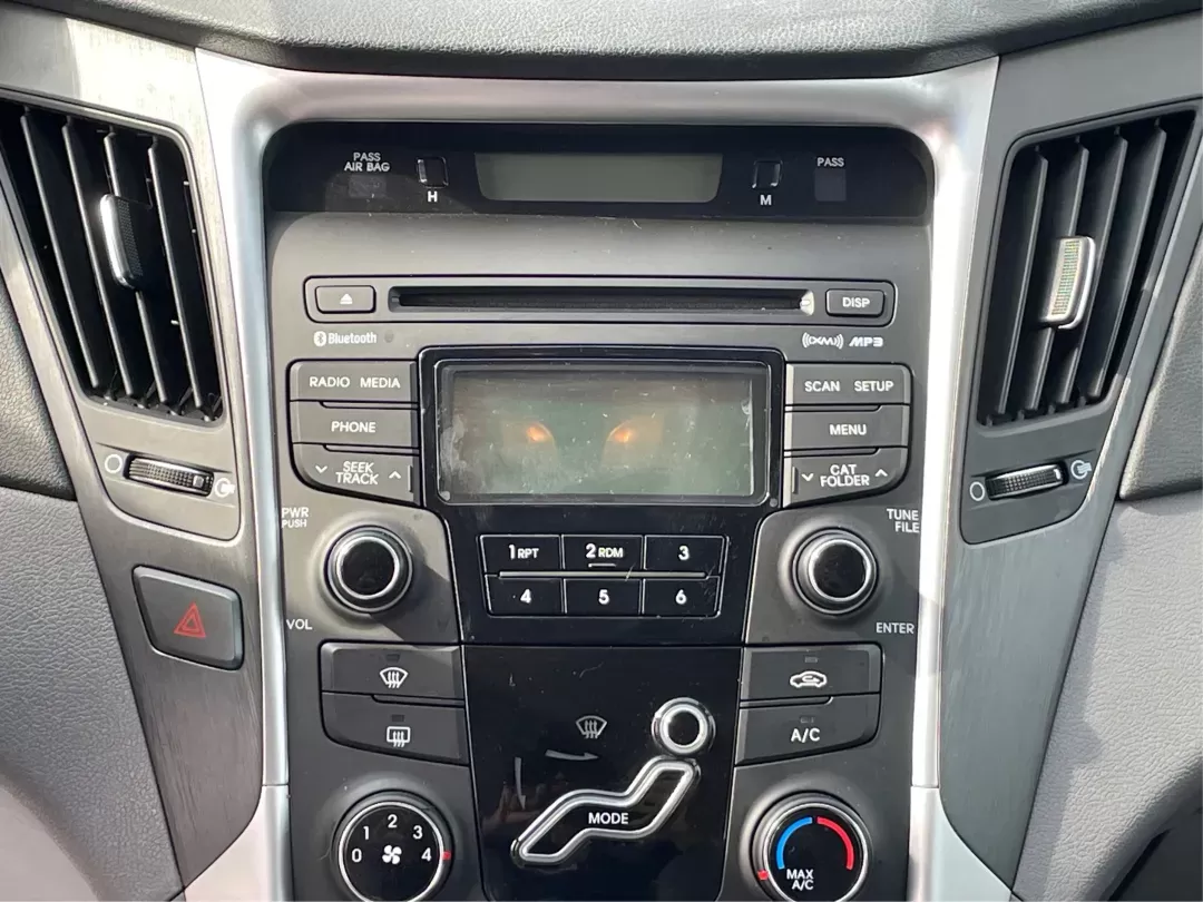 2013 Hyundai Sonata GLS (5NPEB4AC1DH) with an 2.4L I-4 gasoline direct injection engine, located at 8750 N County Rd 25A, Piqua, OH, 45356, (937) 908-9800, 40.164391, -84.232513 - Photo#12