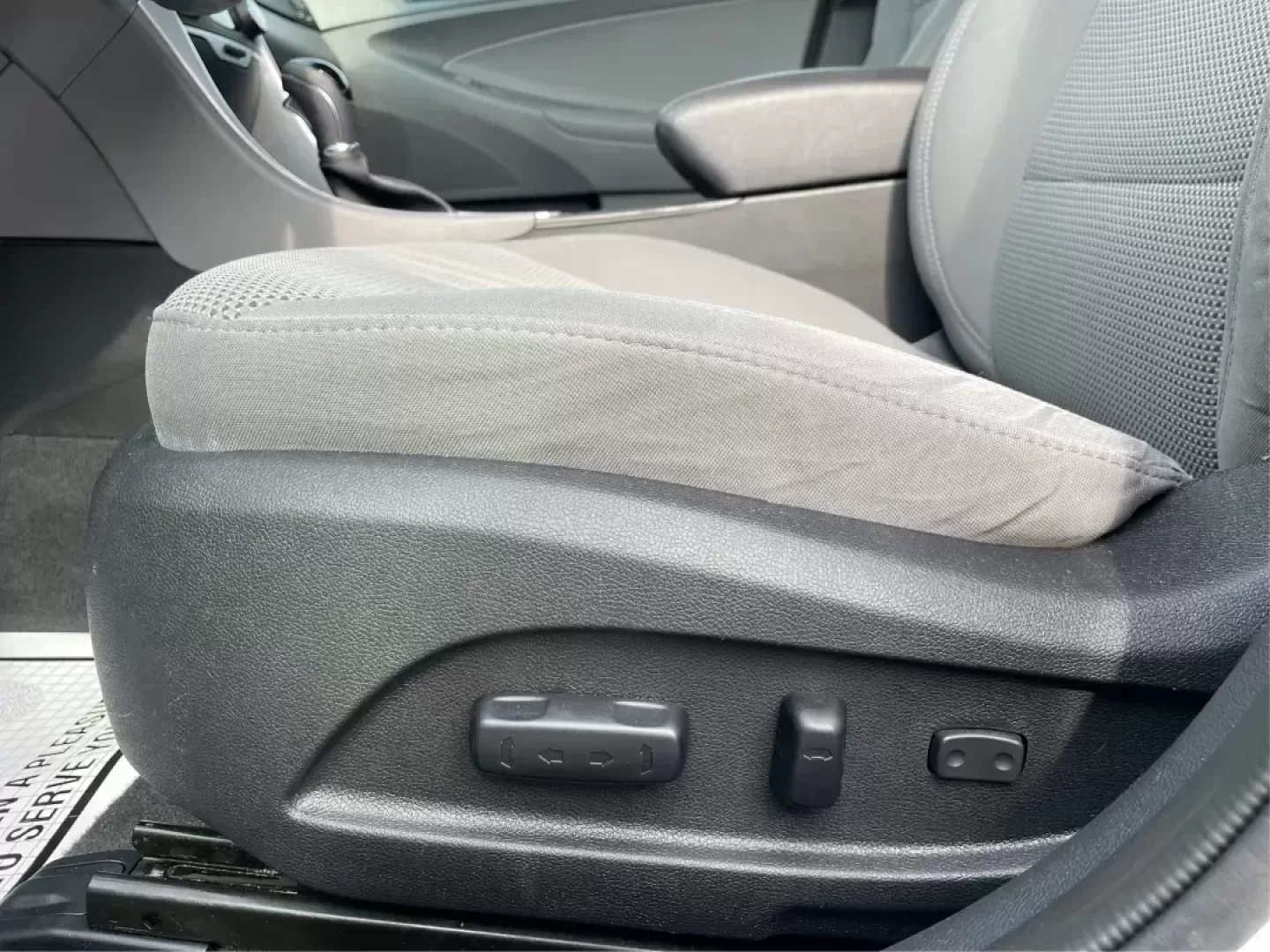 2013 Hyundai Sonata GLS (5NPEB4AC1DH) with an 2.4L I-4 gasoline direct injection engine, located at 8750 N County Rd 25A, Piqua, OH, 45356, (937) 908-9800, 40.164391, -84.232513 - Photo#17