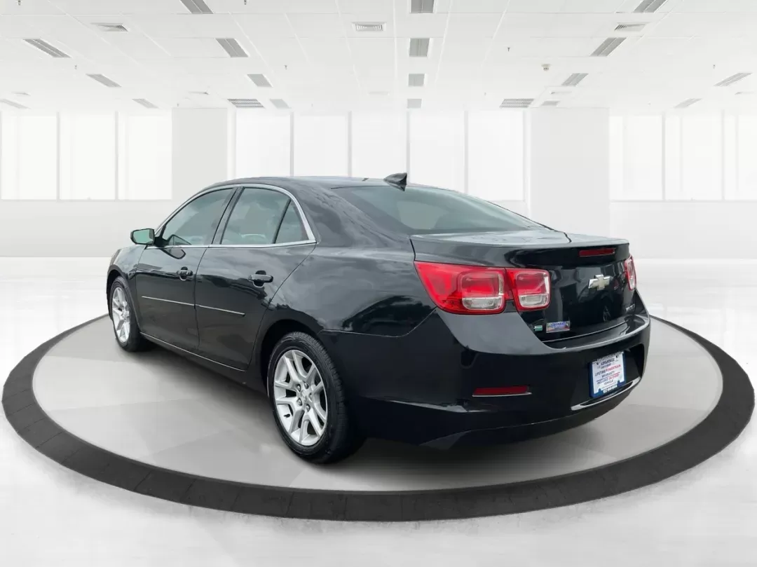 2015 Chevrolet Malibu 1LT (1G11C5SL0FF) with an ECOTEC 2.5L I-4 gasoline direct injection engine, located at 1230 East Main St, Xenia, OH, 45385, (937) 908-9800, 39.688026, -83.910172 - **Adventure Awaits with the 2015 Chevrolet Malibu 1LT: Your Perfect Companion for Everyday Journeys!**<br /> <br /> Are you searching for a stylish and reliable sedan that fits seamlessly into your busy lifestyle? Look no further than this 2015 Chevrolet Malibu 1LT, available now at Advantage Car an - Photo#4