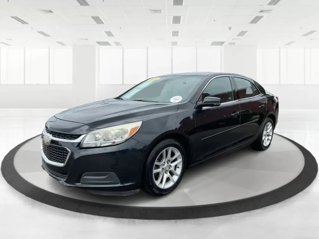 2015 Chevrolet Malibu 1LT (1G11C5SL0FF) with an ECOTEC 2.5L I-4 gasoline direct injection engine, located at 1230 East Main St, Xenia, OH, 45385, (937) 908-9800, 39.688026, -83.910172 - **Adventure Awaits with the 2015 Chevrolet Malibu 1LT: Your Perfect Companion for Everyday Journeys!**<br /> <br /> Are you searching for a stylish and reliable sedan that fits seamlessly into your busy lifestyle? Look no further than this 2015 Chevrolet Malibu 1LT, available now at Advantage Car an - Photo#7