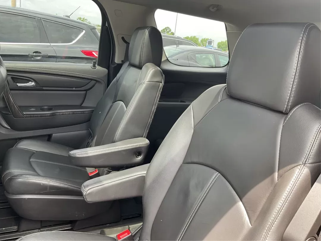 2016 GMC Acadia SLT-1 (1GKKVRKD0GJ) with an 3.6L V-6 gasoline direct injection engine, located at 880 E. National Road, Vandalia, OH, 45377, (937) 908-9800, 39.891918, -84.183594 - Photo#9