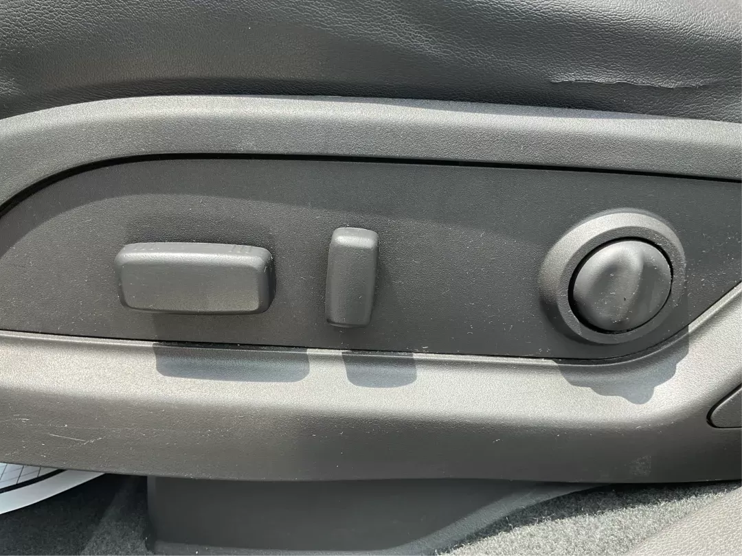 2016 GMC Acadia SLT-1 (1GKKVRKD0GJ) with an 3.6L V-6 gasoline direct injection engine, located at 880 E. National Road, Vandalia, OH, 45377, (937) 908-9800, 39.891918, -84.183594 - Photo#17
