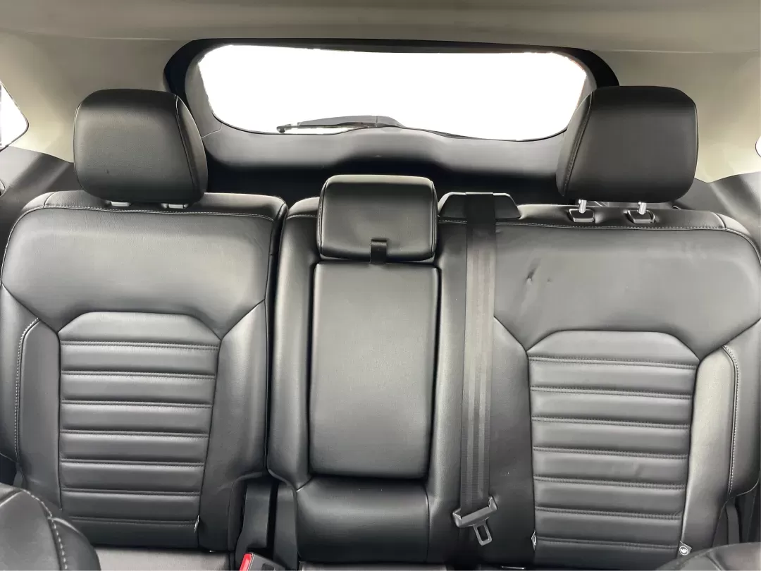 2015 Ford Edge SEL (2FMTK4J8XFB) with an Other engine, located at 8750 N County Rd 25A, Piqua, OH, 45356, (937) 908-9800, 40.164391, -84.232513 - **Discover Your Next Adventure with the 2015 Ford Edge SEL at Advantage Car and Credit in Fairborn, OH!**<br /> <br /> Are you looking for a versatile SUV that perfectly matches your active lifestyle? Whether you're navigating the bustling streets of Fairborn or planning a weekend getaway, the 2015 - Photo#13