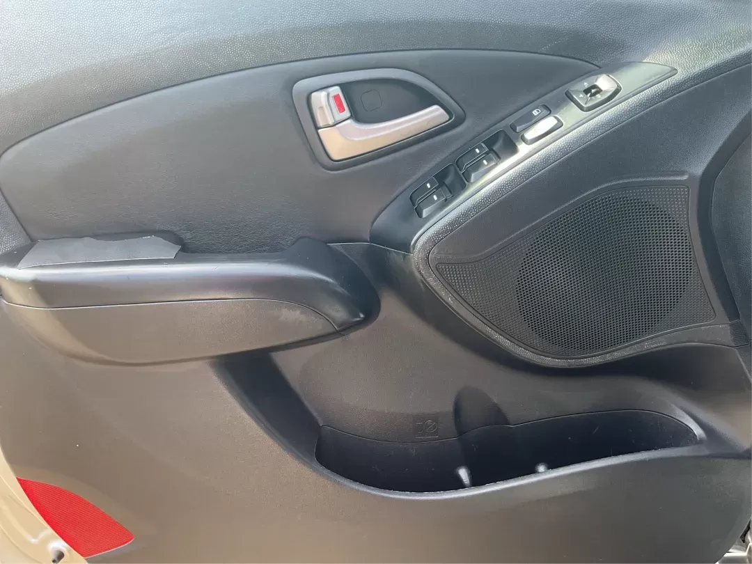 2013 Hyundai Tucson Limited (KM8JUCAC4DU) with an Other engine, located at 1184 Kauffman Ave, Fairborn, OH, 45324, (937) 908-9800, 39.807072, -84.030914 - Photo#17