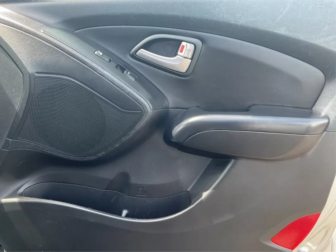 2013 Hyundai Tucson Limited (KM8JUCAC4DU) with an Other engine, located at 1184 Kauffman Ave, Fairborn, OH, 45324, (937) 908-9800, 39.807072, -84.030914 - Photo#18
