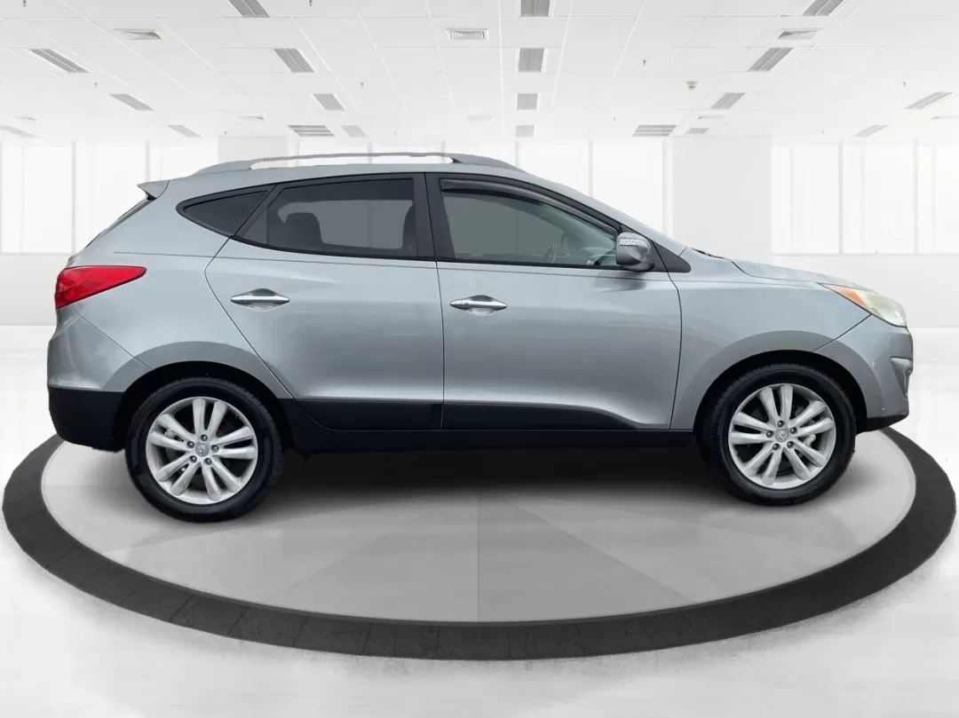2013 Hyundai Tucson Limited (KM8JUCAC4DU) with an Other engine, located at 1230 East Main St, Xenia, OH, 45385, (937) 908-9800, 39.688026, -83.910172 - **Discover Your New Adventure Vehicle: 2013 Hyundai Tucson Limited at Advantage Car and Credit!** <br /> <br /> Are you searching for the perfect SUV that combines style, comfort, and versatility? Look no further than this striking 2013 Hyundai Tucson Limited, located right here at Advantage Car an - Photo#1