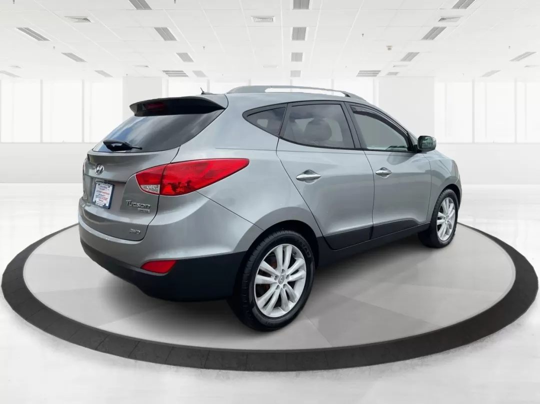 2013 Hyundai Tucson Limited (KM8JUCAC4DU) with an Other engine, located at 1230 East Main St, Xenia, OH, 45385, (937) 908-9800, 39.688026, -83.910172 - **Discover Your New Adventure Vehicle: 2013 Hyundai Tucson Limited at Advantage Car and Credit!** <br /> <br /> Are you searching for the perfect SUV that combines style, comfort, and versatility? Look no further than this striking 2013 Hyundai Tucson Limited, located right here at Advantage Car an - Photo#2