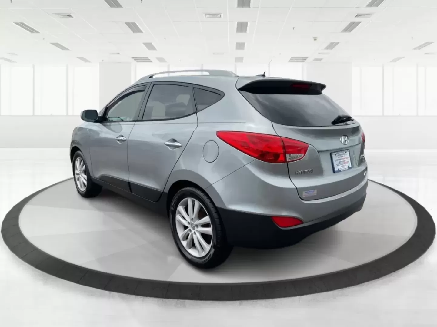 2013 Hyundai Tucson Limited (KM8JUCAC4DU) with an Other engine, located at 1230 East Main St, Xenia, OH, 45385, (937) 908-9800, 39.688026, -83.910172 - **Discover Your New Adventure Vehicle: 2013 Hyundai Tucson Limited at Advantage Car and Credit!** <br /> <br /> Are you searching for the perfect SUV that combines style, comfort, and versatility? Look no further than this striking 2013 Hyundai Tucson Limited, located right here at Advantage Car an - Photo#3