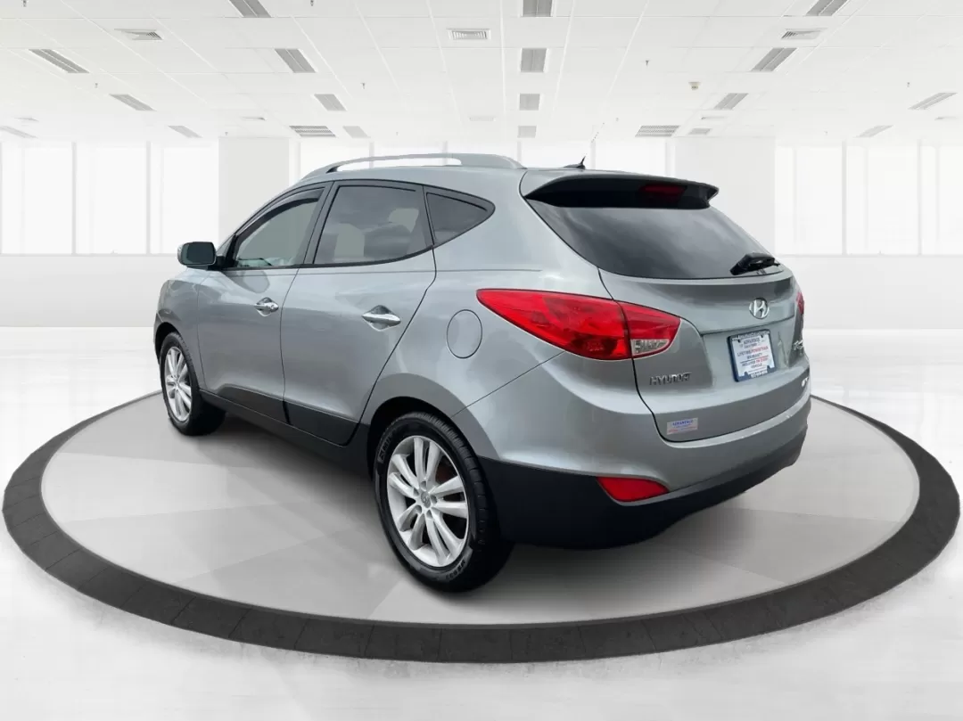 2013 Hyundai Tucson Limited (KM8JUCAC4DU) with an Other engine, located at 1230 East Main St, Xenia, OH, 45385, (937) 908-9800, 39.688026, -83.910172 - **Discover Your New Adventure Vehicle: 2013 Hyundai Tucson Limited at Advantage Car and Credit!** <br /> <br /> Are you searching for the perfect SUV that combines style, comfort, and versatility? Look no further than this striking 2013 Hyundai Tucson Limited, located right here at Advantage Car an - Photo#3