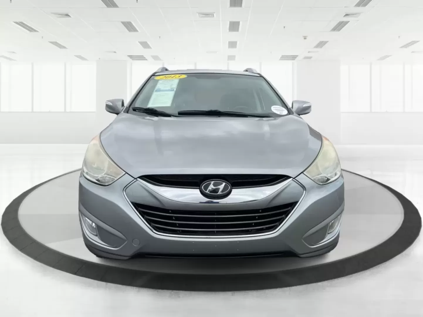 2013 Hyundai Tucson Limited (KM8JUCAC4DU) with an Other engine, located at 1230 East Main St, Xenia, OH, 45385, (937) 908-9800, 39.688026, -83.910172 - **Discover Your New Adventure Vehicle: 2013 Hyundai Tucson Limited at Advantage Car and Credit!** <br /> <br /> Are you searching for the perfect SUV that combines style, comfort, and versatility? Look no further than this striking 2013 Hyundai Tucson Limited, located right here at Advantage Car an - Photo#5
