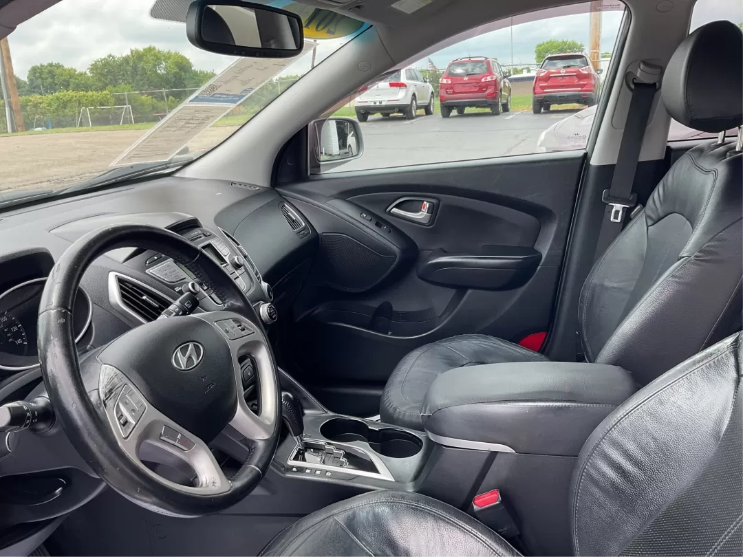 2013 Hyundai Tucson Limited (KM8JUCAC4DU) with an Other engine, located at 1230 East Main St, Xenia, OH, 45385, (937) 908-9800, 39.688026, -83.910172 - **Discover Your New Adventure Vehicle: 2013 Hyundai Tucson Limited at Advantage Car and Credit!** <br /> <br /> Are you searching for the perfect SUV that combines style, comfort, and versatility? Look no further than this striking 2013 Hyundai Tucson Limited, located right here at Advantage Car an - Photo#7