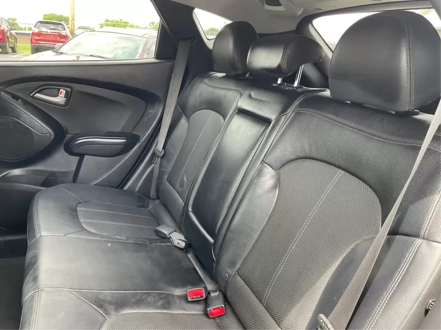 2013 Hyundai Tucson Limited (KM8JUCAC4DU) with an Other engine, located at 1230 East Main St, Xenia, OH, 45385, (937) 908-9800, 39.688026, -83.910172 - **Discover Your New Adventure Vehicle: 2013 Hyundai Tucson Limited at Advantage Car and Credit!** <br /> <br /> Are you searching for the perfect SUV that combines style, comfort, and versatility? Look no further than this striking 2013 Hyundai Tucson Limited, located right here at Advantage Car an - Photo#8