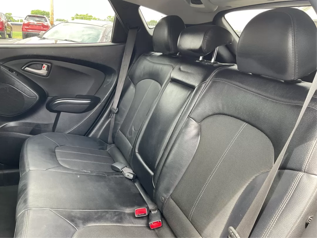 2013 Hyundai Tucson Limited (KM8JUCAC4DU) with an Other engine, located at 1230 East Main St, Xenia, OH, 45385, (937) 908-9800, 39.688026, -83.910172 - **Discover Your New Adventure Vehicle: 2013 Hyundai Tucson Limited at Advantage Car and Credit!** <br /> <br /> Are you searching for the perfect SUV that combines style, comfort, and versatility? Look no further than this striking 2013 Hyundai Tucson Limited, located right here at Advantage Car an - Photo#8