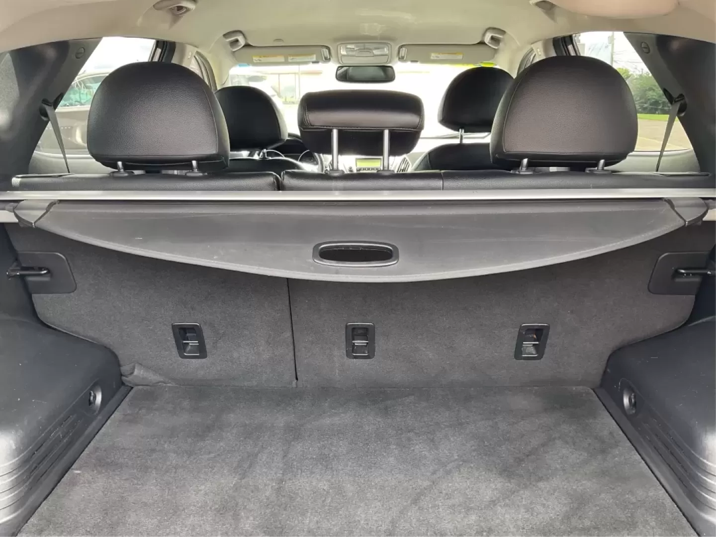2013 Hyundai Tucson Limited (KM8JUCAC4DU) with an Other engine, located at 1230 East Main St, Xenia, OH, 45385, (937) 908-9800, 39.688026, -83.910172 - **Discover Your New Adventure Vehicle: 2013 Hyundai Tucson Limited at Advantage Car and Credit!** <br /> <br /> Are you searching for the perfect SUV that combines style, comfort, and versatility? Look no further than this striking 2013 Hyundai Tucson Limited, located right here at Advantage Car an - Photo#9
