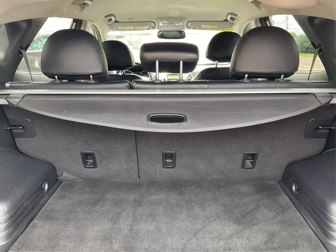 2013 Hyundai Tucson Limited (KM8JUCAC4DU) with an Other engine, located at 1230 East Main St, Xenia, OH, 45385, (937) 908-9800, 39.688026, -83.910172 - **Discover Your New Adventure Vehicle: 2013 Hyundai Tucson Limited at Advantage Car and Credit!** <br /> <br /> Are you searching for the perfect SUV that combines style, comfort, and versatility? Look no further than this striking 2013 Hyundai Tucson Limited, located right here at Advantage Car an - Photo#9