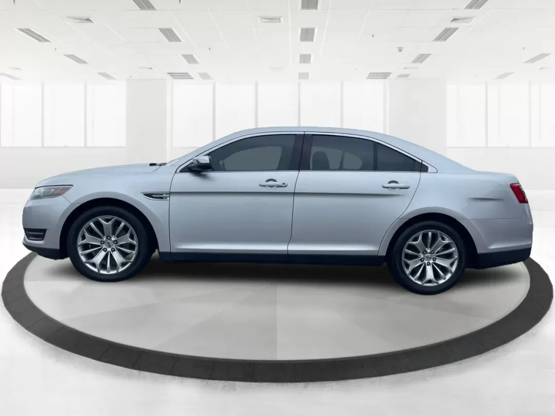 2016 Ford Taurus Limited (1FAHP2F82GG) with an EcoBoost 2L I-4 gasoline direct injection engine, located at 8750 N County Rd 25A, Piqua, OH, 45356, (937) 908-9800, 40.164391, -84.232513 - **Experience the Ultimate in Comfort and Style with the 2016 Ford Taurus Limited at Advantage Car and Credit!**<br /> <br /> Are you searching for a reliable sedan that seamlessly fits into your busy lifestyle? Whether you're commuting to work, taking the kids to soccer practice, or planning a weeke - Photo#5