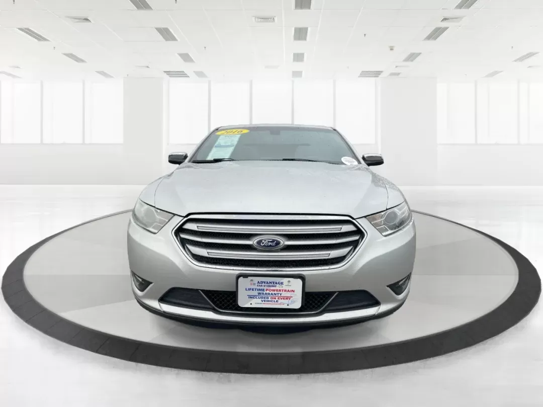 2016 Ford Taurus Limited (1FAHP2F82GG) with an EcoBoost 2L I-4 gasoline direct injection engine, located at 8750 N County Rd 25A, Piqua, OH, 45356, (937) 908-9800, 40.164391, -84.232513 - **Experience the Ultimate in Comfort and Style with the 2016 Ford Taurus Limited at Advantage Car and Credit!**<br /> <br /> Are you searching for a reliable sedan that seamlessly fits into your busy lifestyle? Whether you're commuting to work, taking the kids to soccer practice, or planning a weeke - Photo#6