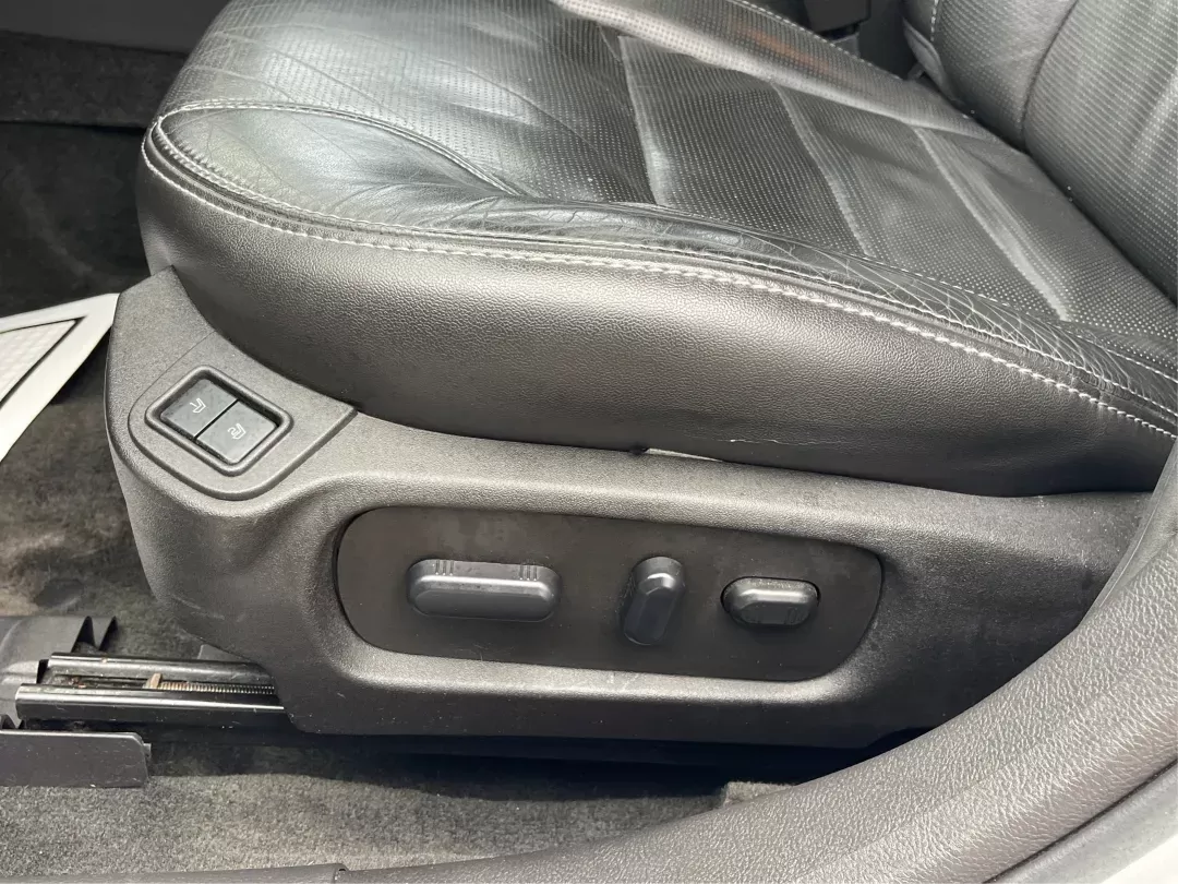 2016 Ford Taurus Limited (1FAHP2F82GG) with an EcoBoost 2L I-4 gasoline direct injection engine, located at 8750 N County Rd 25A, Piqua, OH, 45356, (937) 908-9800, 40.164391, -84.232513 - **Experience the Ultimate in Comfort and Style with the 2016 Ford Taurus Limited at Advantage Car and Credit!**<br /> <br /> Are you searching for a reliable sedan that seamlessly fits into your busy lifestyle? Whether you're commuting to work, taking the kids to soccer practice, or planning a weeke - Photo#16