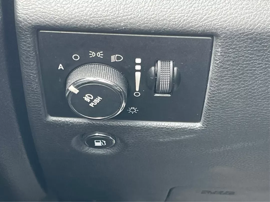 2014 Jeep Grand Cherokee Limited (1C4RJFBG9EC) with an Other engine, located at 401 Woodman Dr, Riverside, OH, 45431, (937) 908-9800, 39.760899, -84.123421 - **Elevate Your Adventures with the 2014 Jeep Grand Cherokee Limited! Perfect for Families and Explorers Alike!**<br /> <br /> Are you ready to take your road trips, commutes, or family outings to the next level? The 2014 Jeep Grand Cherokee Limited is the perfect SUV for those seeking adventure, com - Photo#16