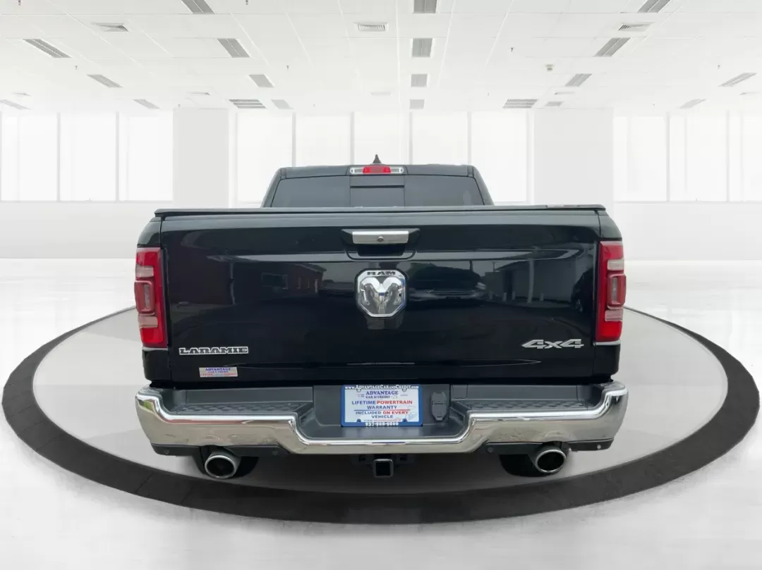 2019 Ram 1500 Laramie Crew Cab SWB 4WD (1C6SRFJT5KN) with an 5.7L V8 OHV 16V engine, 8-Speed Automatic transmission, located at 1230 East Main St, Xenia, OH, 45385, (937) 908-9800, 39.688026, -83.910172 - Photo#3