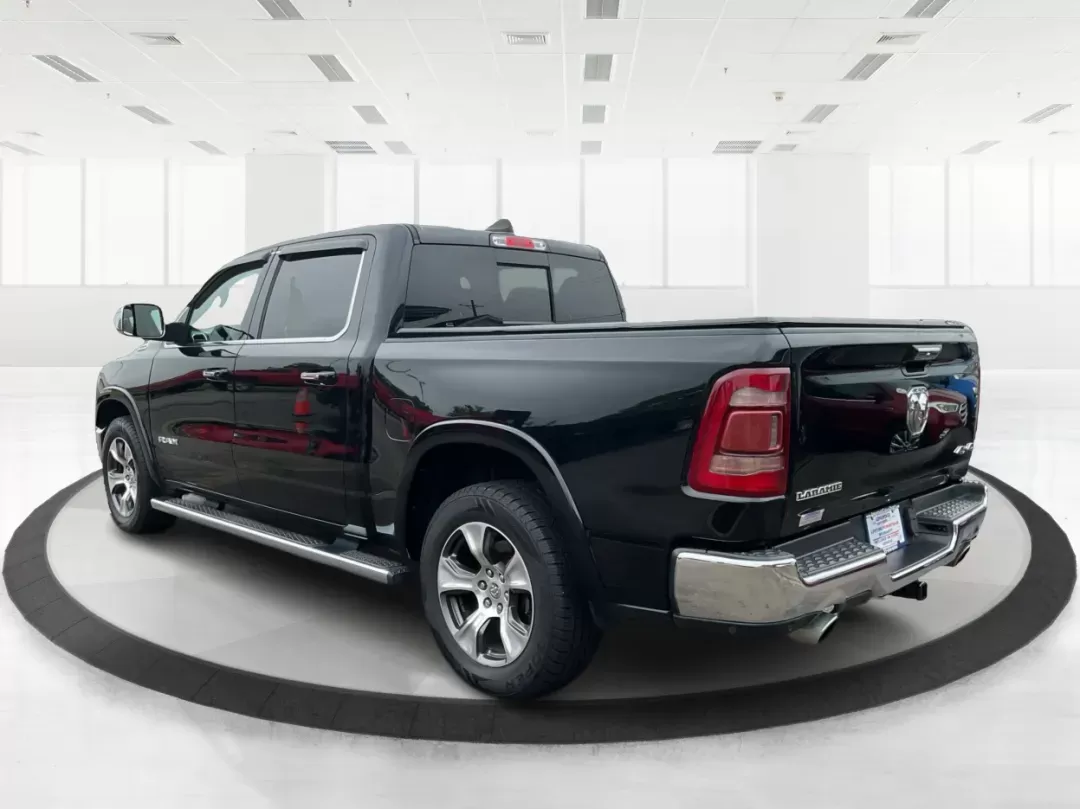 2019 Ram 1500 Laramie Crew Cab SWB 4WD (1C6SRFJT5KN) with an 5.7L V8 OHV 16V engine, 8-Speed Automatic transmission, located at 1230 East Main St, Xenia, OH, 45385, (937) 908-9800, 39.688026, -83.910172 - Photo#4