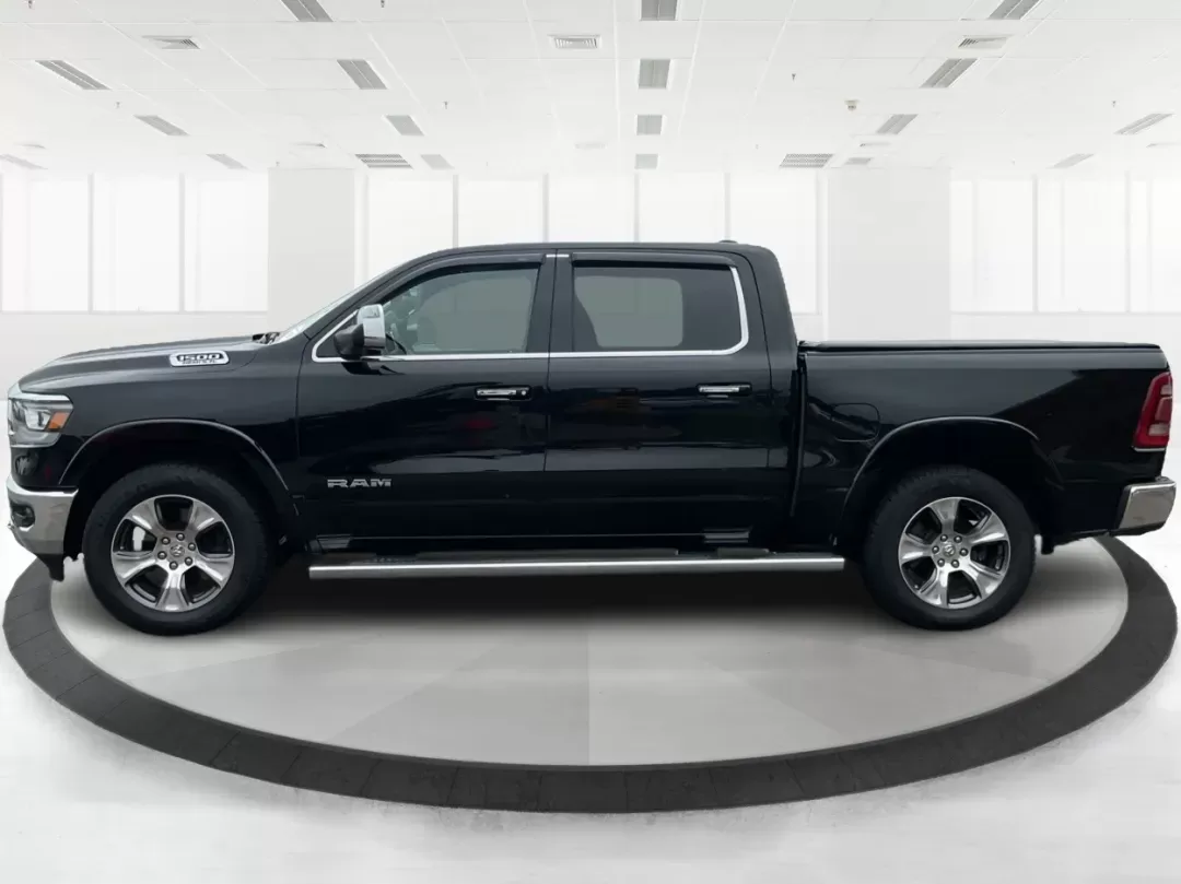 2019 Ram 1500 Laramie Crew Cab SWB 4WD (1C6SRFJT5KN) with an 5.7L V8 OHV 16V engine, 8-Speed Automatic transmission, located at 1230 East Main St, Xenia, OH, 45385, (937) 908-9800, 39.688026, -83.910172 - Photo#5