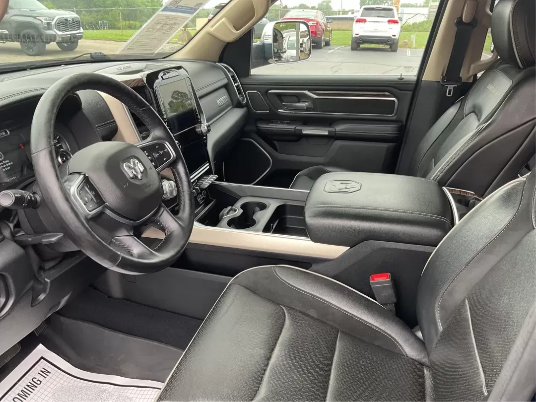 2019 Ram 1500 Laramie Crew Cab SWB 4WD (1C6SRFJT5KN) with an 5.7L V8 OHV 16V engine, 8-Speed Automatic transmission, located at 1230 East Main St, Xenia, OH, 45385, (937) 908-9800, 39.688026, -83.910172 - Photo#8