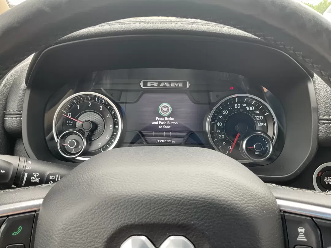 2019 Ram 1500 Laramie Crew Cab SWB 4WD (1C6SRFJT5KN) with an 5.7L V8 OHV 16V engine, 8-Speed Automatic transmission, located at 1230 East Main St, Xenia, OH, 45385, (937) 908-9800, 39.688026, -83.910172 - Photo#13