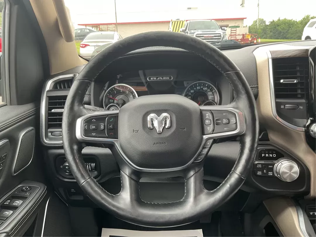 2019 Ram 1500 Laramie Crew Cab SWB 4WD (1C6SRFJT5KN) with an 5.7L V8 OHV 16V engine, 8-Speed Automatic transmission, located at 1230 East Main St, Xenia, OH, 45385, (937) 908-9800, 39.688026, -83.910172 - Photo#14