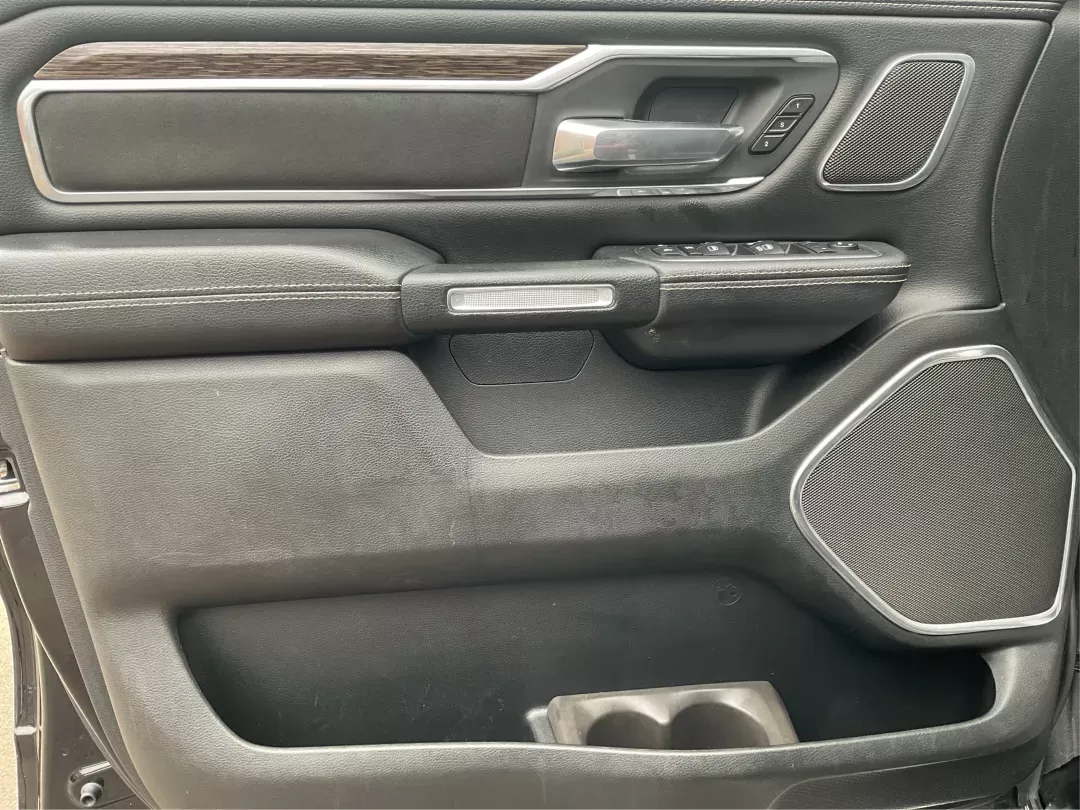 2019 Ram 1500 Laramie Crew Cab SWB 4WD (1C6SRFJT5KN) with an 5.7L V8 OHV 16V engine, 8-Speed Automatic transmission, located at 1230 East Main St, Xenia, OH, 45385, (937) 908-9800, 39.688026, -83.910172 - Photo#16