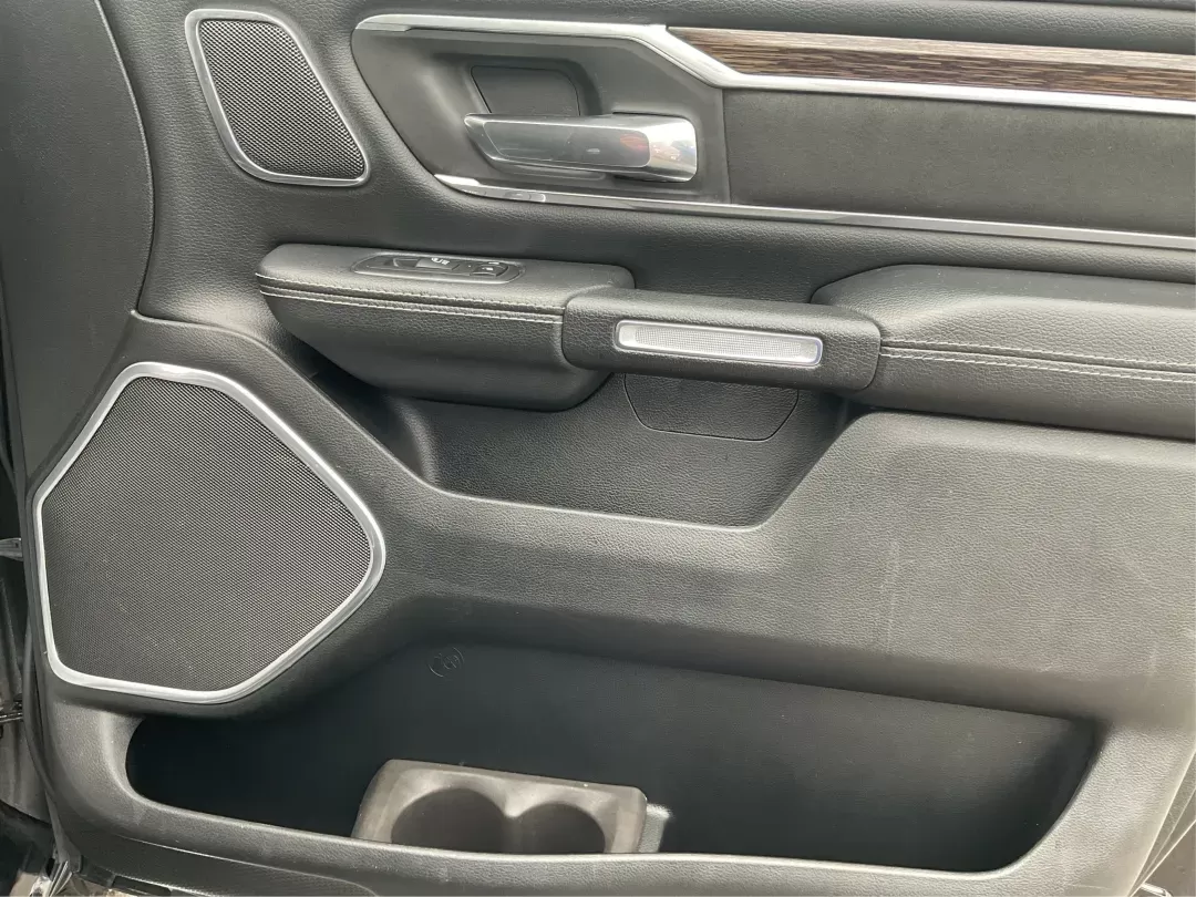 2019 Ram 1500 Laramie Crew Cab SWB 4WD (1C6SRFJT5KN) with an 5.7L V8 OHV 16V engine, 8-Speed Automatic transmission, located at 1230 East Main St, Xenia, OH, 45385, (937) 908-9800, 39.688026, -83.910172 - Photo#17