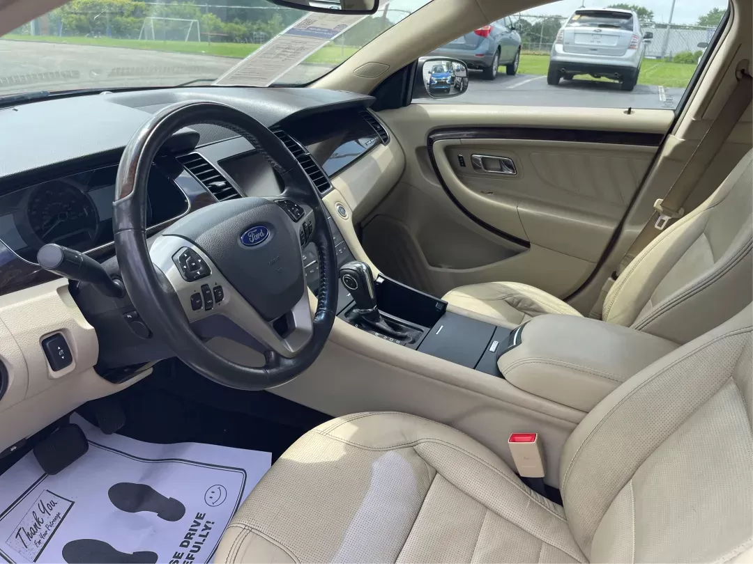 2015 Ford Taurus Limited (1FAHP2F84FG) with an Other engine, located at 4508 South Dixie Dr, Moraine, OH, 45439, (937) 908-9800, 39.689976, -84.218452 - **Discover the Perfect Blend of Comfort and Reliability with the 2015 Ford Taurus Limited at Advantage Car and Credit!**<br /> <br /> Are you in search of a dependable sedan that can handle the demands of daily life while also providing a touch of luxury? Look no further than our 2015 Ford Taurus Li - Photo#7