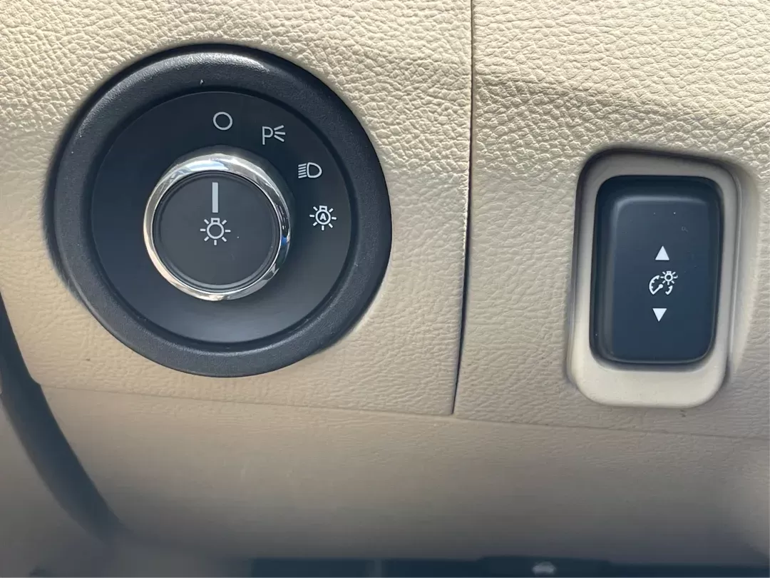 2015 Ford Taurus Limited (1FAHP2F84FG) with an Other engine, located at 4508 South Dixie Dr, Moraine, OH, 45439, (937) 908-9800, 39.689976, -84.218452 - **Discover the Perfect Blend of Comfort and Reliability with the 2015 Ford Taurus Limited at Advantage Car and Credit!**<br /> <br /> Are you in search of a dependable sedan that can handle the demands of daily life while also providing a touch of luxury? Look no further than our 2015 Ford Taurus Li - Photo#15