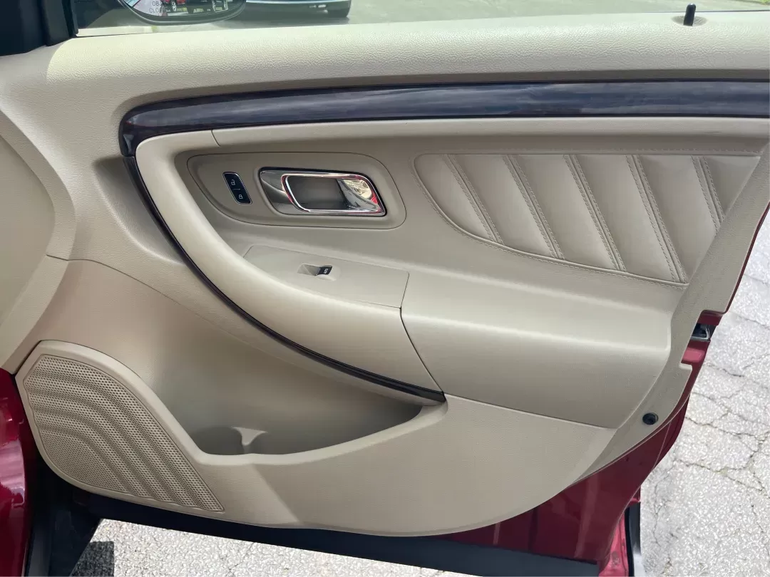 2015 Ford Taurus Limited (1FAHP2F84FG) with an Other engine, located at 4508 South Dixie Dr, Moraine, OH, 45439, (937) 908-9800, 39.689976, -84.218452 - **Discover the Perfect Blend of Comfort and Reliability with the 2015 Ford Taurus Limited at Advantage Car and Credit!**<br /> <br /> Are you in search of a dependable sedan that can handle the demands of daily life while also providing a touch of luxury? Look no further than our 2015 Ford Taurus Li - Photo#18