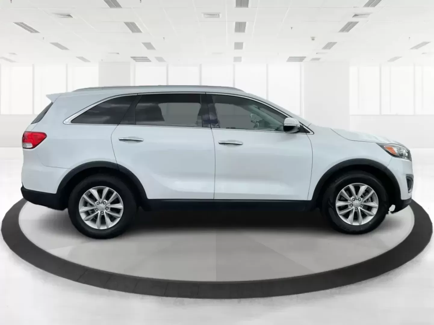 2016 Kia Sorento 2.4L LX (5XYPG4A39GG) with an 2.4L I-4 gasoline direct injection engine, located at 401 Woodman Dr, Riverside, OH, 45431, (937) 908-9800, 39.760899, -84.123421 - Photo#1