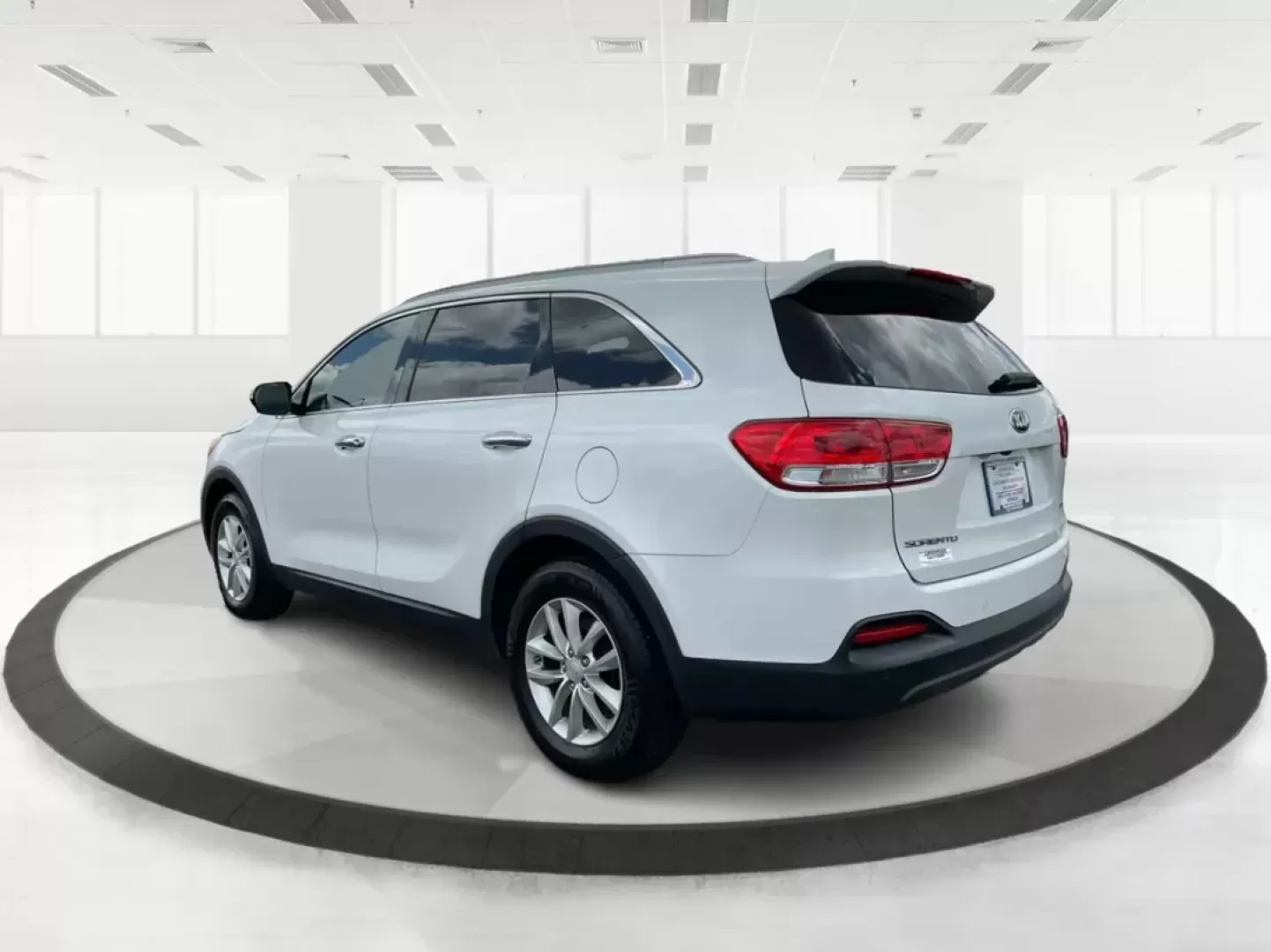 2016 Kia Sorento 2.4L LX (5XYPG4A39GG) with an 2.4L I-4 gasoline direct injection engine, located at 401 Woodman Dr, Riverside, OH, 45431, (937) 908-9800, 39.760899, -84.123421 - Photo#4