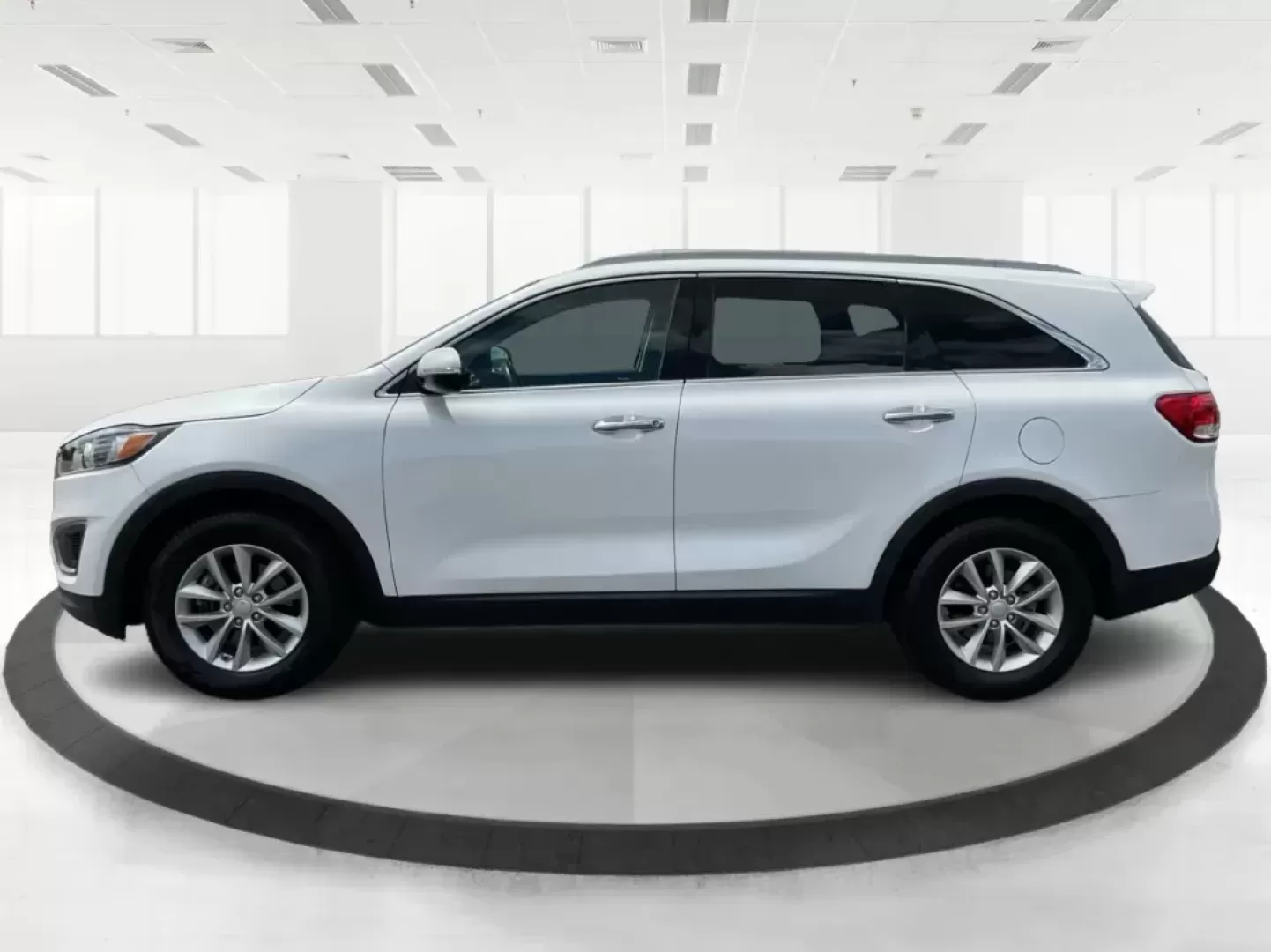 2016 Kia Sorento 2.4L LX (5XYPG4A39GG) with an 2.4L I-4 gasoline direct injection engine, located at 401 Woodman Dr, Riverside, OH, 45431, (937) 908-9800, 39.760899, -84.123421 - Photo#5
