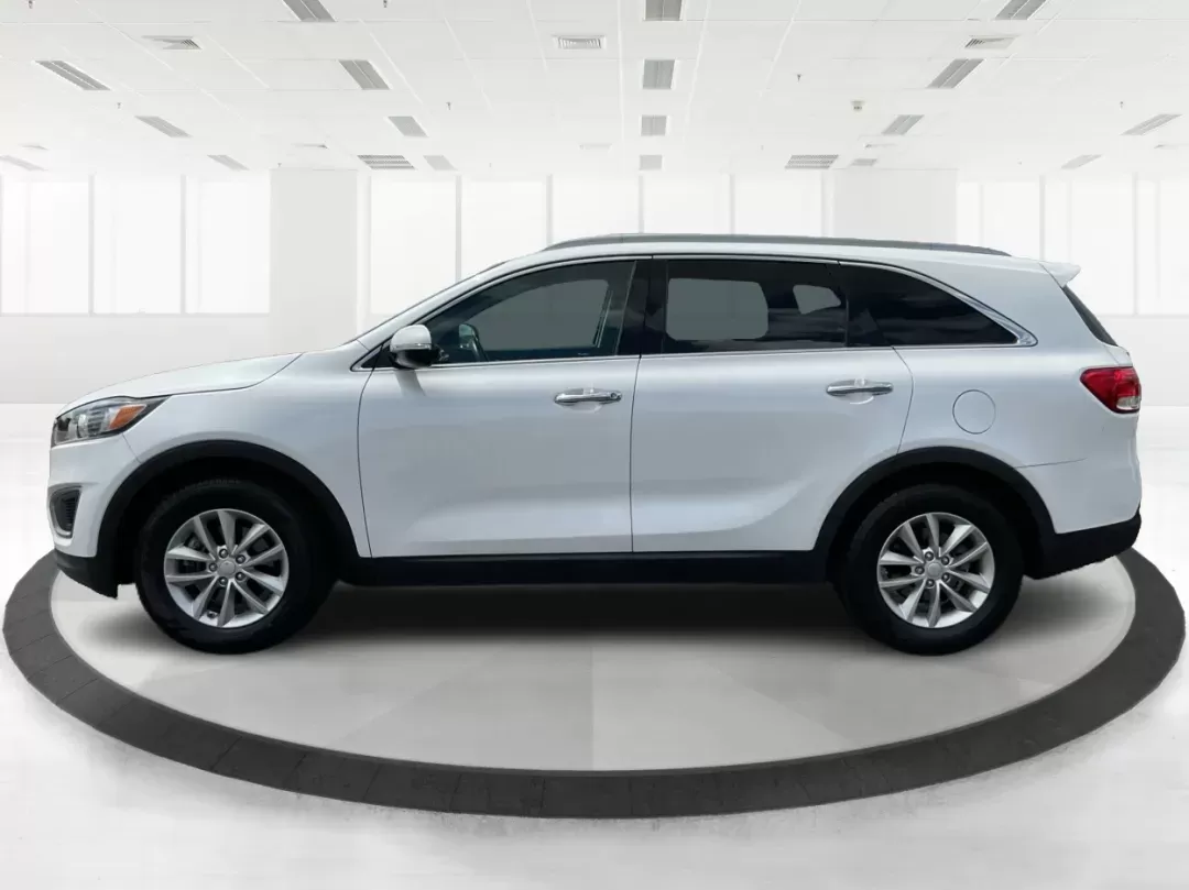 2016 Kia Sorento 2.4L LX (5XYPG4A39GG) with an 2.4L I-4 gasoline direct injection engine, located at 401 Woodman Dr, Riverside, OH, 45431, (937) 908-9800, 39.760899, -84.123421 - Photo#5