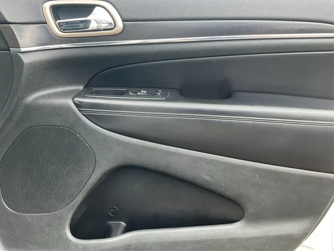 2014 Jeep Grand Cherokee Limited (1C4RJFBGXEC) with an Other engine, located at 1099 N County Rd 25A , Troy, OH, 45373, (937) 908-9800, 40.057079, -84.212883 - **Adventure Awaits with the 2014 Jeep Grand Cherokee Limited Your Ideal SUV for Family Road Trips or Weekend Getaways!**<br /> <br /> Are you searching for a versatile SUV that can handle both daily commutes and adventurous weekends? Look no further! The 2014 Jeep Grand Cherokee Limited, available - Photo#19