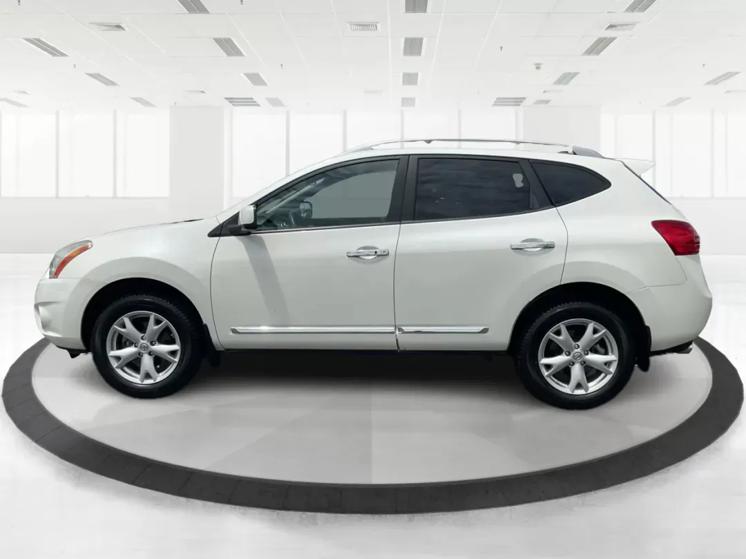 2011 Nissan Rogue SV (JN8AS5MT9BW) with an 2.5L I-4 DOHC engine, located at 401 Woodman Dr, Riverside, OH, 45431, (937) 908-9800, 39.760899, -84.123421 - Photo#5