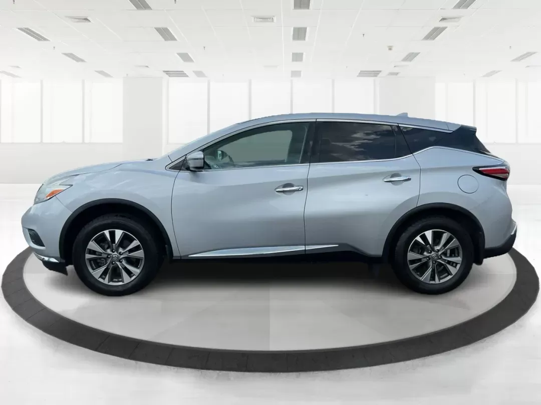 2017 Nissan Murano S AWD (5N1AZ2MH6HN) with an 3.5L V6 DOHC 24V engine, Continuously Variable Transmission transmission, located at 1184 Kauffman Ave, Fairborn, OH, 45324, (937) 908-9800, 39.807072, -84.030914 - **Adventure Awaits with the 2017 Nissan Murano S AWD at Advantage Car and Credit!**<br /> <br /> If you're in the market for a stylish and dependable SUV that can elevate your daily commute or weekend adventures, look no further than this stunning 2017 Nissan Murano S AWD, currently available at Adv - Photo#5